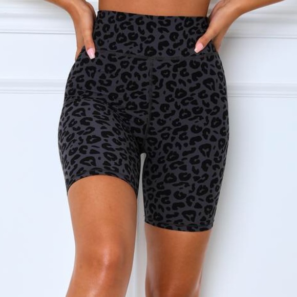 White Fox 2 piece Workout Set! - Picture 7 of 10